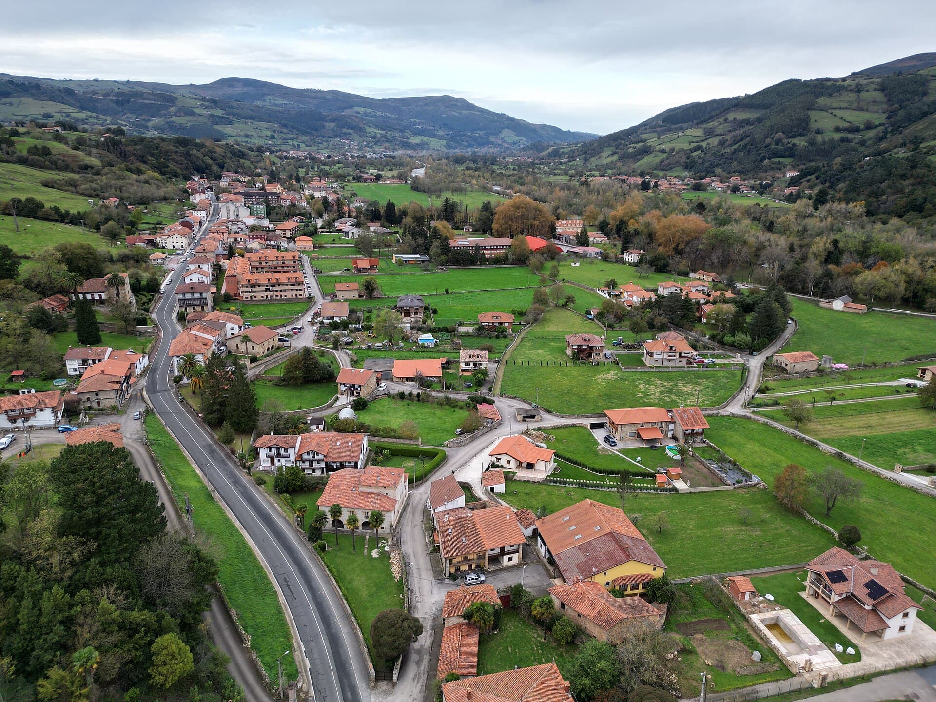 Vista/contexto de Alceda y Ontaneda en el valle del Pas.